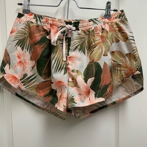 Women’s Old Navy Go Dry Active Shorts SZ M Tropical Palms lightweight and airy